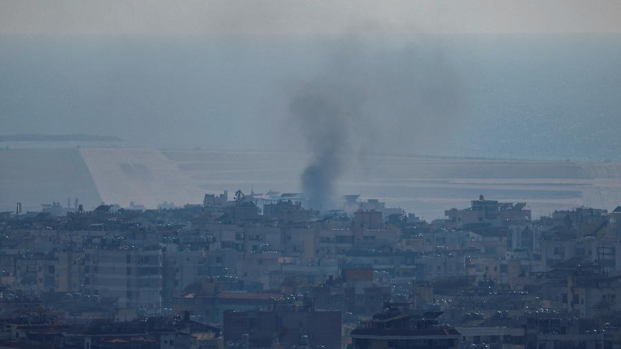 Imagem de arquivo mostra bombardeio em Beirute - Louisa Gouliamaki/Reuters