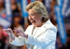 Uso de calças por Hillary em campanha é visto como código de autoridade - Aaron P. Bernstein/Getty Images/AFP