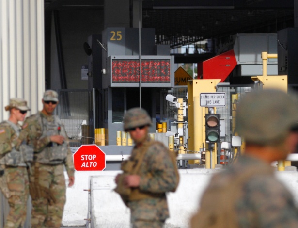 13.nov.18 - Exército norte-americano na fronteira dos Estados Unidos com o México aguarda a chegada da caravana de imigrantes - Jorge Duenes/Reuters