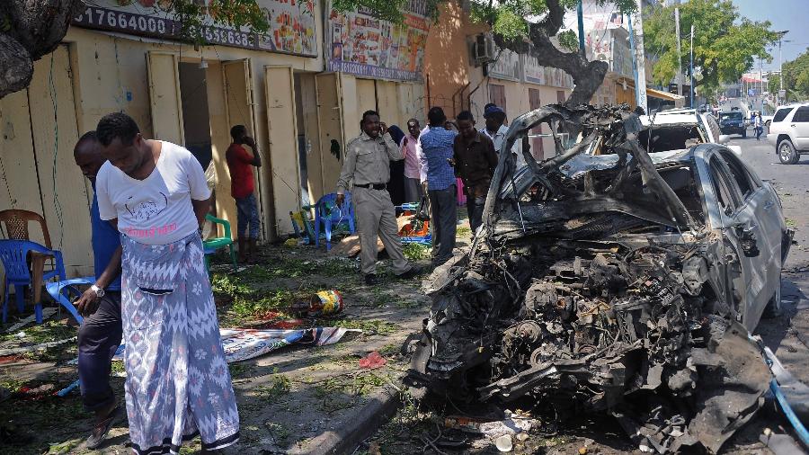 28.mar.2019 - Carro=bomba explodiu perto a um hotel e um restaurante em Mogadíscio, na Somália - Mohamed Abdiwahab/AFP