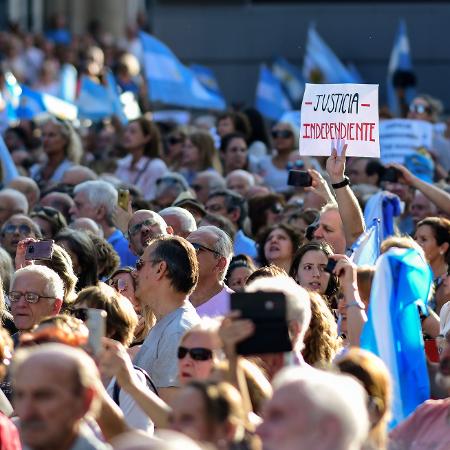 Argentinos protestam no 15º aniversário de morte do promotor Alberto Nisman - RONALDO SCHEMIDT/AFP