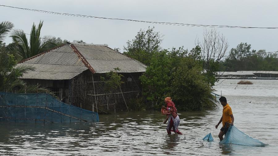O país ainda lida com os estragos feitos pelo ciclone Amphan, que atingiu a Índia em maio - Munir Uz zaman / AFP