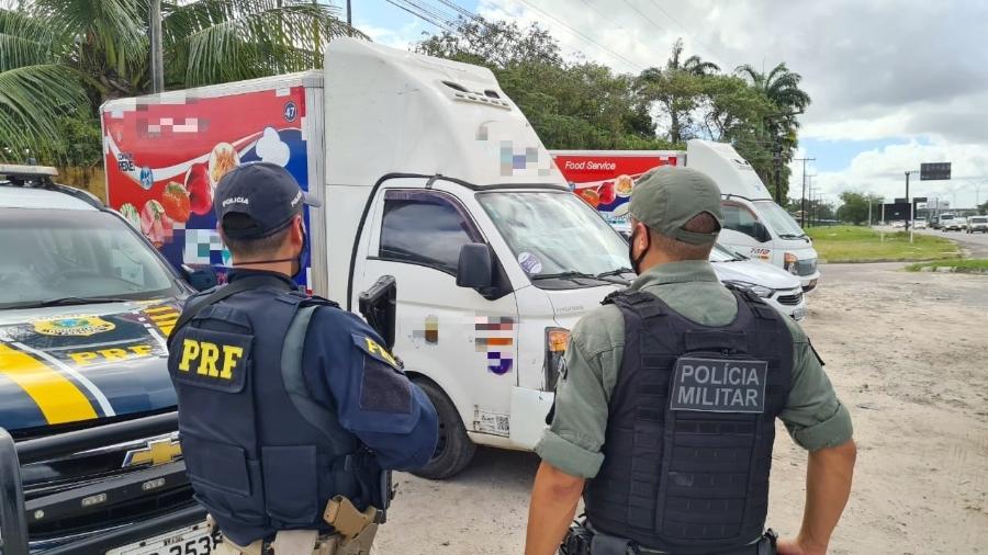 Caminhão roubado em ação criminosa em Pernambuco - Divulgação/Polícia Militar de Pernambuco