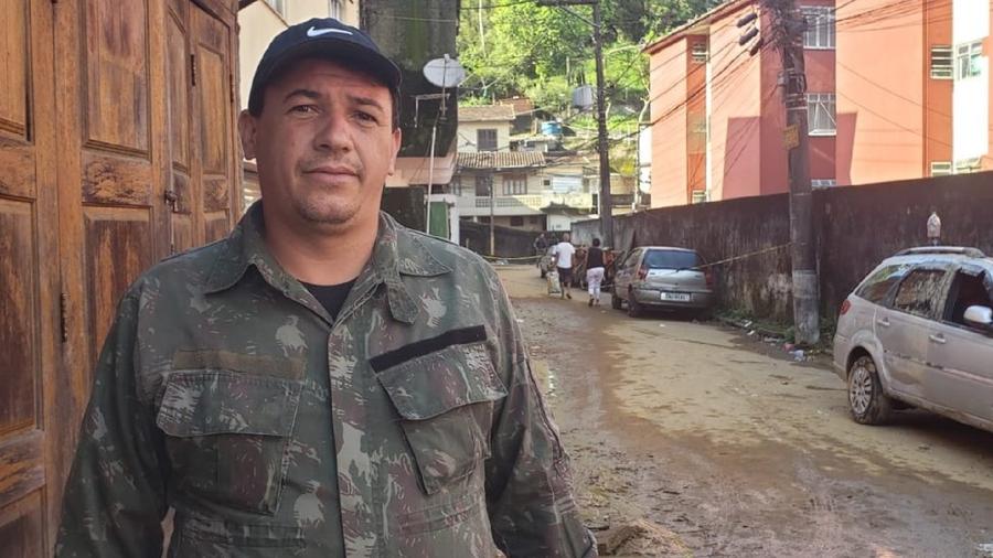 "Só saio daqui quando encontrar meu filho", diz Paulo Roberto de Oliveira, que já havia perdido sua casa nas fortes chuvas de 2011 - Rafael Barifouse/BBC