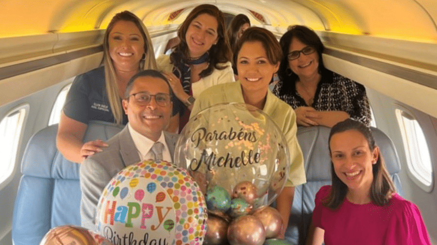 Primeira-dama Michelle Bolsonaro comemora aniversário ao lado da ministra Damares Alves - Reprodução/Instagram