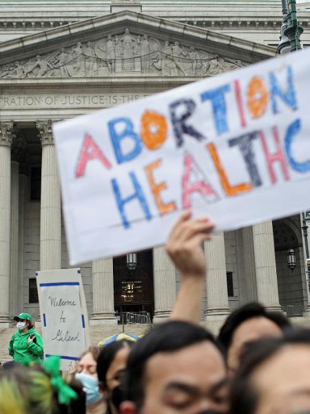 08.mai.22 - Protesto pró-aborto do lado de fora da Suprema Corte dos EUA - YANA PASKOVA/REUTERS
