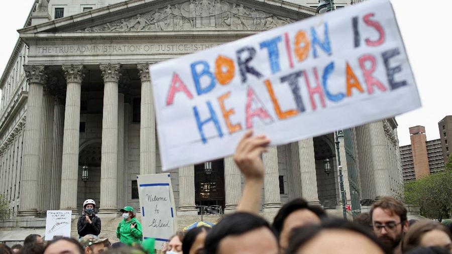 08.mai.22 - Protesto pró-aborto do lado de fora da Suprema Corte dos EUA - YANA PASKOVA/REUTERS