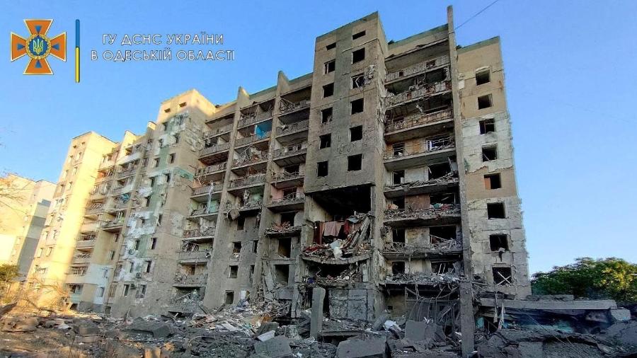 Prédio residencial destruído em Odessa, na Ucrânia - Por Iryna Nazarchuk