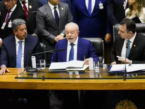 Vetos de Lula: Congresso retoma R$ 3,6 bi em emendas, mas adia saidinhas