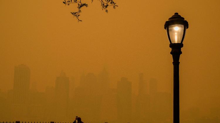 7.jun.2023 - Incêndios florestais no Canadá causa condições nebulosas na cidade de Nova York - 7.jun.2023 - ANGELA WEISS/AFP - 7.jun.2023 - ANGELA WEISS/AFP