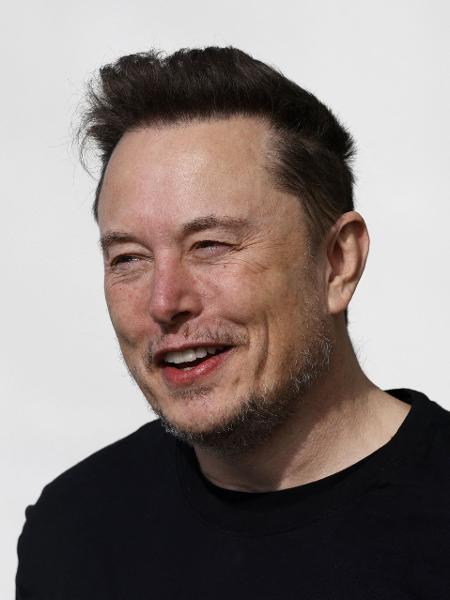 13.mar.2024 - O dono do X, Elon Musk, durante visita à fábrica de carros elétricos da Tesla em Gruenheide, na Alemanha
