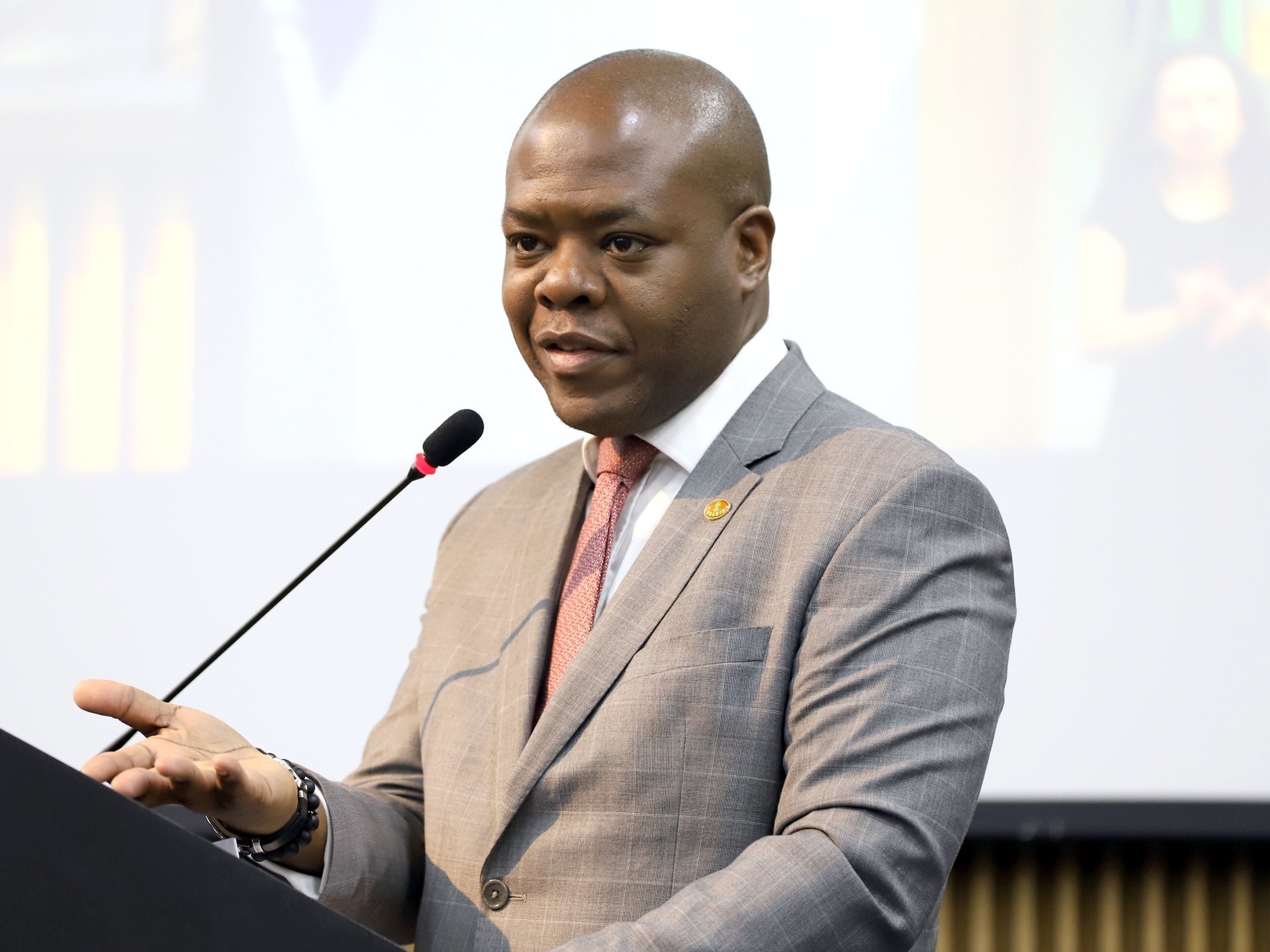 PF Indicia Silvio Almeida em Caso Chocante: A Verdade Revelada!