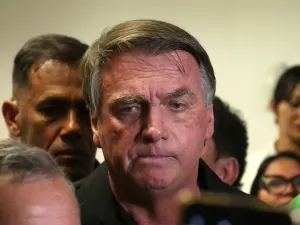 Tales: Aliados discutem se Bolsonaro deve se calar ou fugir após denúncia