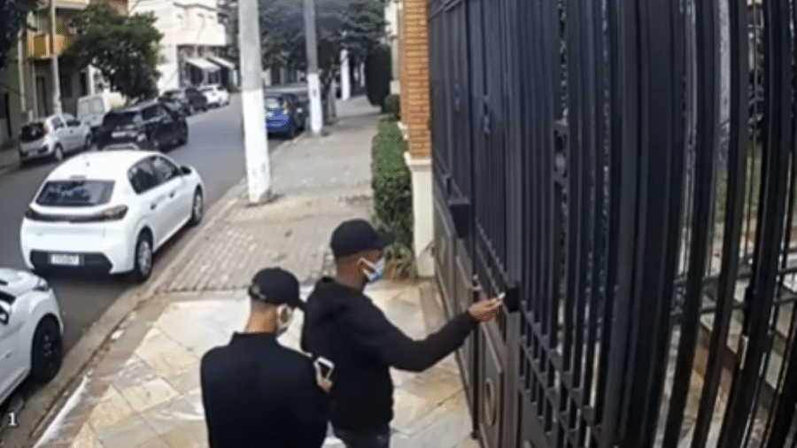 Assaltantes invadem condomínio na Vila Romana, em SP Assaltantes invadem condomínio na Vila Romana, em SP