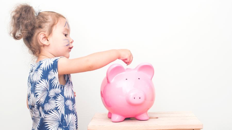 A educação financeira deve começar na infância, respeitando a capacidade cognitiva de cada faixa etária - Solidcolours/Getty Images/iStockphoto