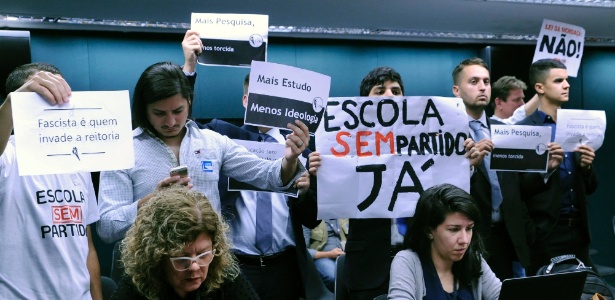 Manifestantes durante sessão do Escola Sem Partido na última terça (13) - Cleia Viana/Câmara dos Deputados