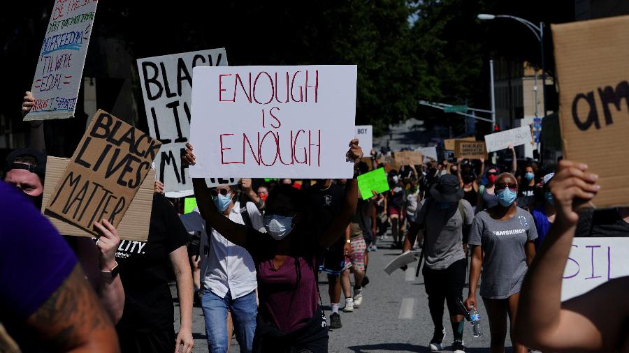 Manifestantes foram para as ruas da cidade após a morte de Rayshard Brooks - REUTERS/Elijah Nouvelage