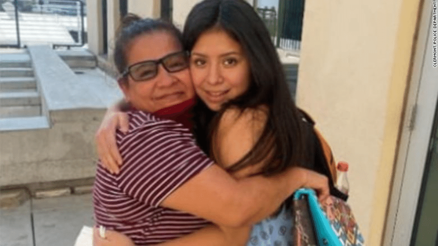 Angélica Vences-Salgado no reencontro com a filha, Jacqueline Hernández - Departamento de Polícia de Clermont