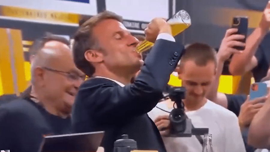 Vídeo divulgado nas redes sociais mostra o presidente francês esvaziando uma garrafa de Corona em 17 segundos no vestiário do time de rúgbi Toulouse. - Reprodução/Redes sociais