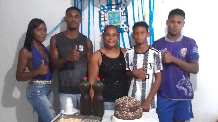 Ana Paula e seus quatro filhos escaparam com vida das chuvas do Recife em maio de 2022 