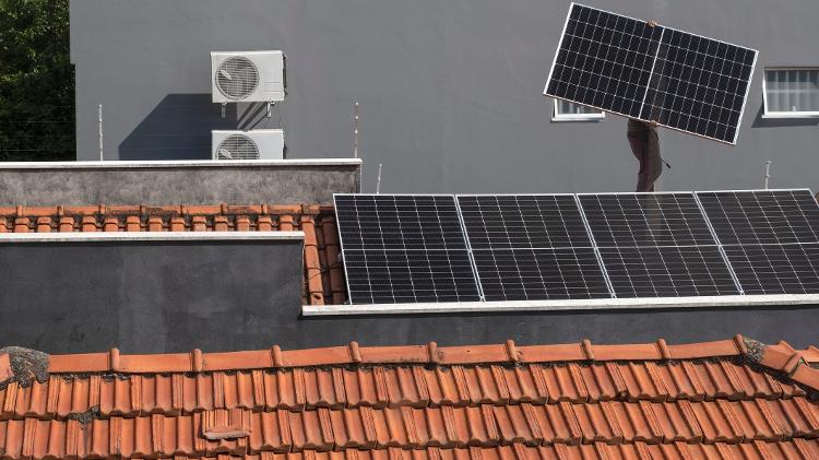 Uso de painéis solares ajuda a reduzir ainda mais o gasto com recarga de veículos eletrificados Uso de painéis solares ajuda a reduzir ainda mais o gasto com recarga de veículos eletrificados