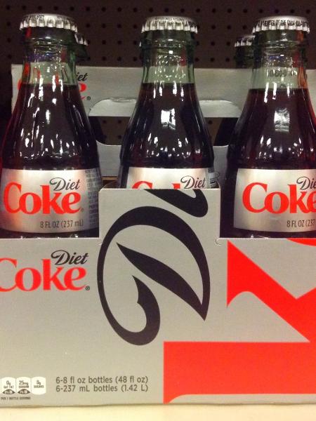 Garrafas de Coca-Cola em supermercado dos EUA