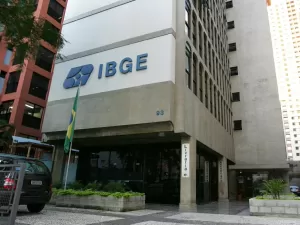 Sindicato de servidores do IBGE convoca paralisação de 24h; saiba quando