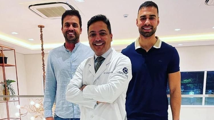 Médico Luiz Teixeira da Silva Jr em foto com Pablo Marçal (PRTB) e Marcos Paulo, estrategista da campanha do candidato a prefeito de São Paulo