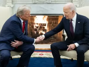 'Bem-vindo de volta': o gosto amargo para Biden do retorno de Trump à Casa Branca