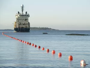 Sabotagem? Navio chinês causa reviravolta no caso de cabos submarinos rompidos