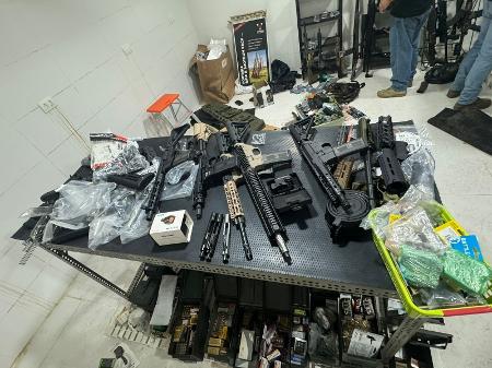 Armas encontradas pela polÃcia em bunker na casa de um CAC em Santo Amaro, em São Paulo - SSP/Divulgação