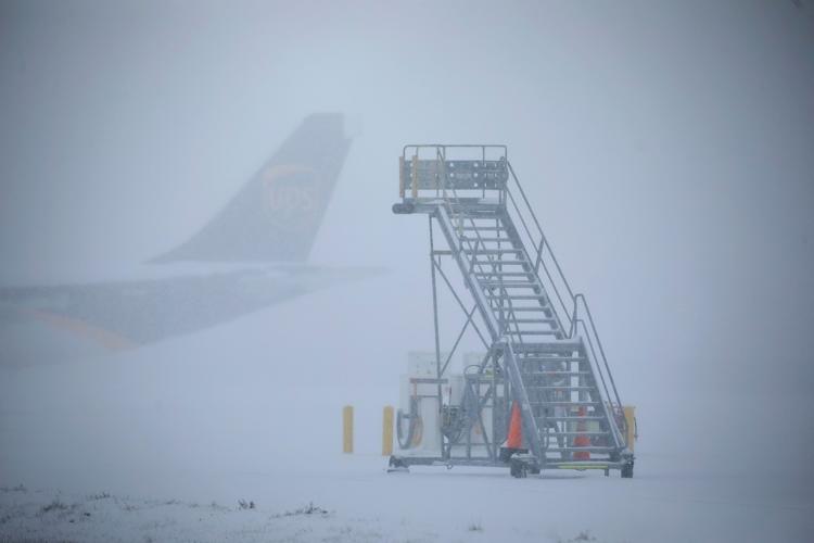 Mais de mil voos foram afetados por tempestade de neve nos Estados Unidos; o Kentucky foi um dos estados afetados