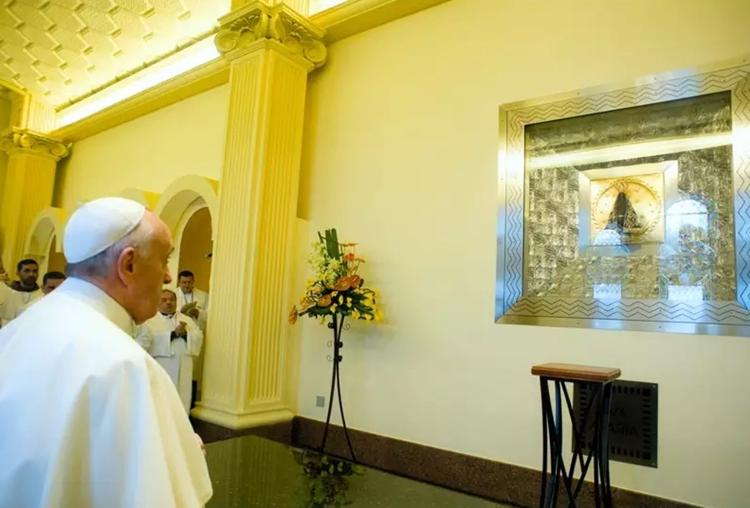 Papa Francisco na Capela dos Apóstolos Papa Francisco na Capela dos Apóstolos