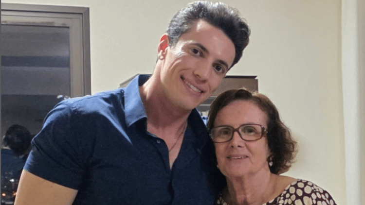Luiz Antonio Garnica ao lado da mãe Elizabete Arrabaça Luiz Antonio Garnica ao lado da mãe Elizabete Arrabaça