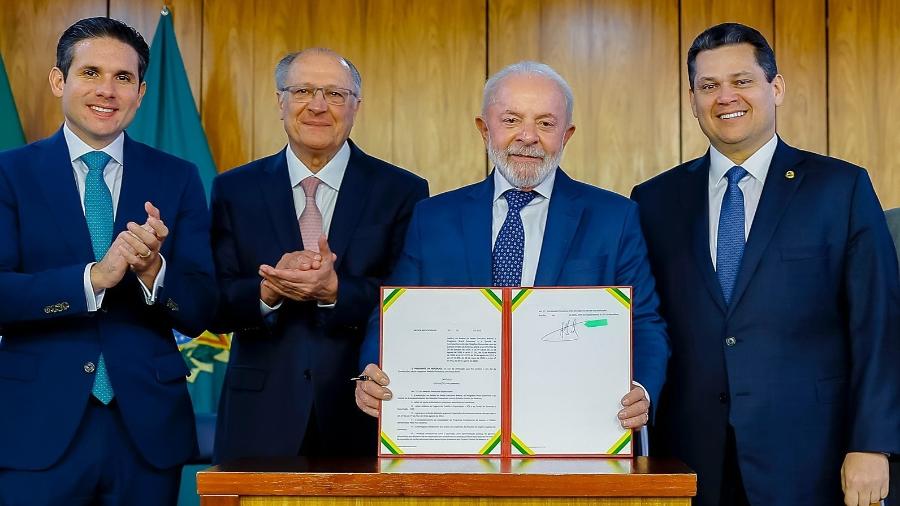 Governo e Congresso juntos no anncio da MP do tarifao