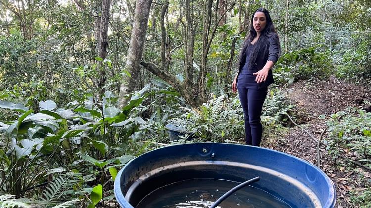 Presidente da associação de moradores da Vila Fortaleza, Daiana Nascimento, foi uma das primeiras moradores de local e ajudou a construir sistema que capta água de veios d'água