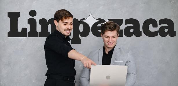 Homem cria empresa de faxina aos 19 anos e transforma amigos em franqueados