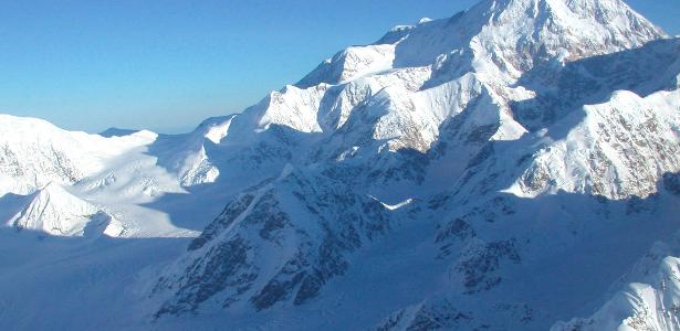 Cover image for Três alpinistas letões morrem após queda no Monte McKinley, no Alasca
