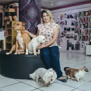 Fotos: Conheça sex shop que abriga animais - 04/05/2017 - UOL Economia