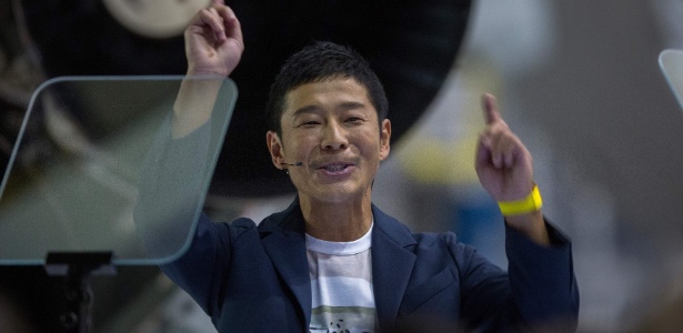 O empresário japonês Yusaku Maezawa durante anúncio de sua viagem ao espaço - David Mcnew/AFP