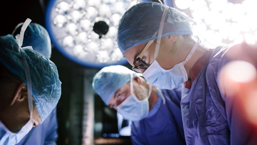 Um número crescente de pessoas viajam para fora de seus países para realizar procedimentos médicos - Getty Images