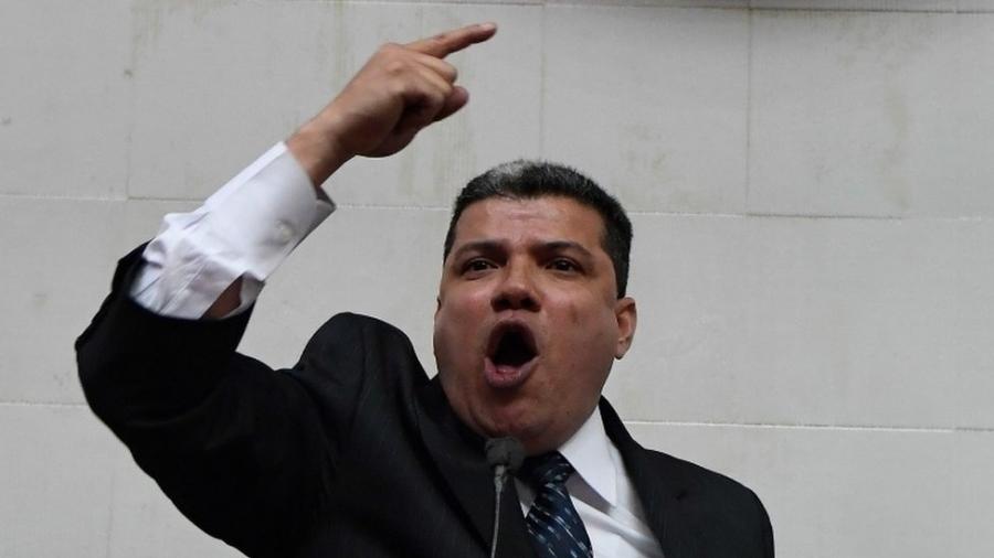 Luis Parra foi proclamado presidente da Assembleia Nacional da Venezuela - AFP
