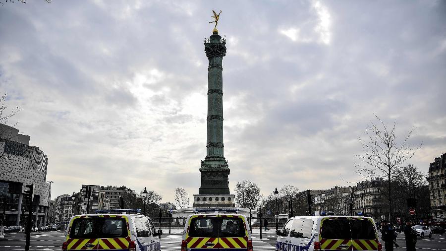 Ruas de Paris vazias após pandemia de coronavírus  - Christophe ARCHAMBAULT / AFP