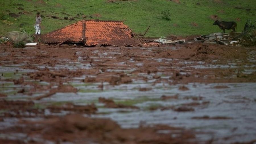 Rompimento de uma barragem da Vale em Brumadinho (MG) foi uma das tragédias ambientais recentes; desastre deixou pelo menos 270 mortos - AFP