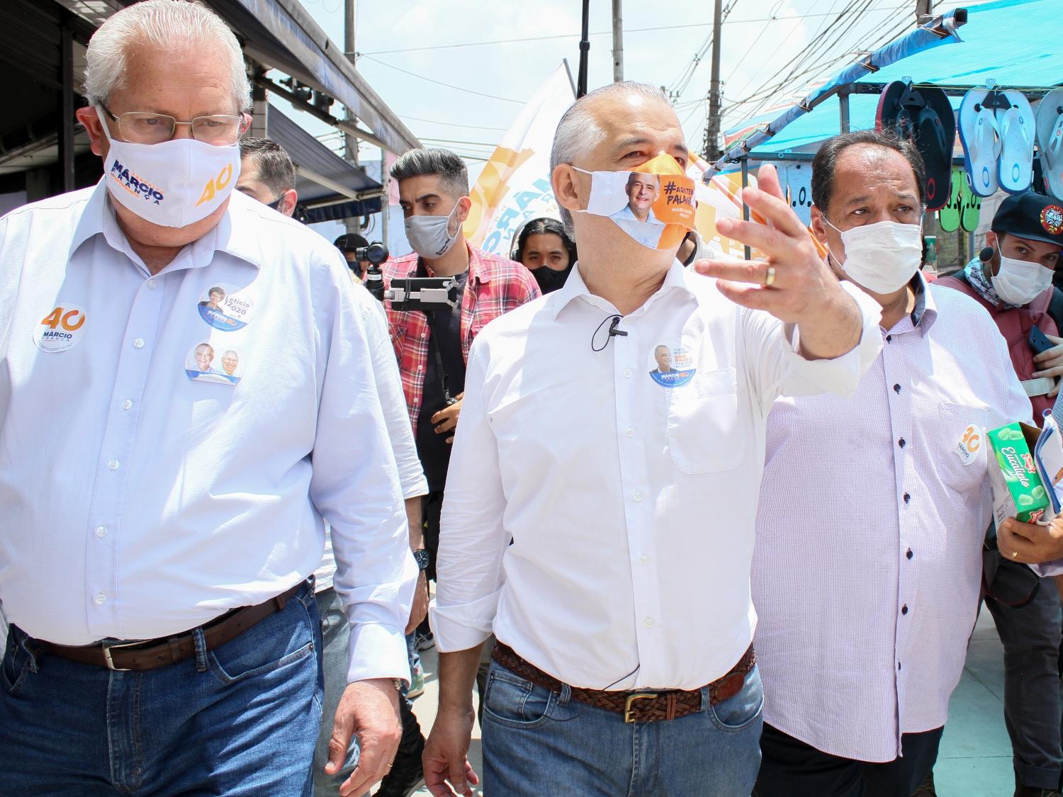 21 out. 2020 - Márcio França (PSB) visita lojistas e camelôs da região de São Mateus, zona leste da capital paulista - PETER LEONE/ESTADÃO CONTEÚDO