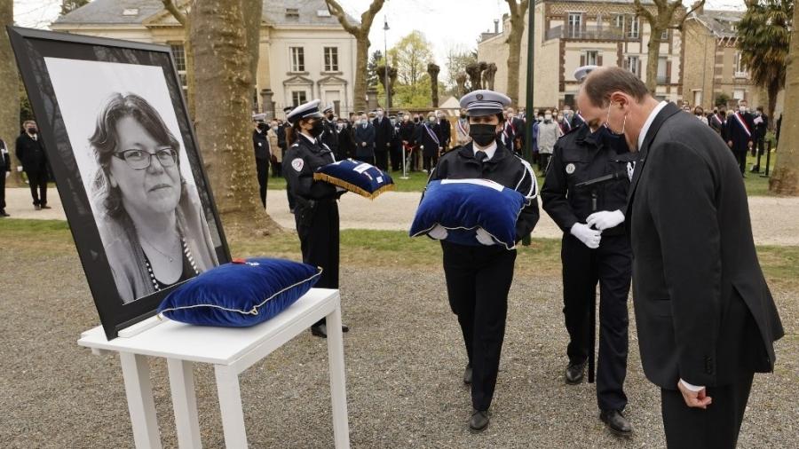 Stéphanie Monfermé foi assassinada a facadas na sexta-feira (23) - Ludovic MARIN / AFP / POOL