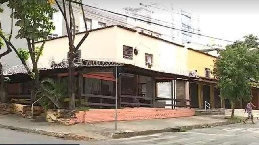 Bandidos retiram telhas e invadem restaurante em Belo Horizonte - Reprodução/ TV Globo