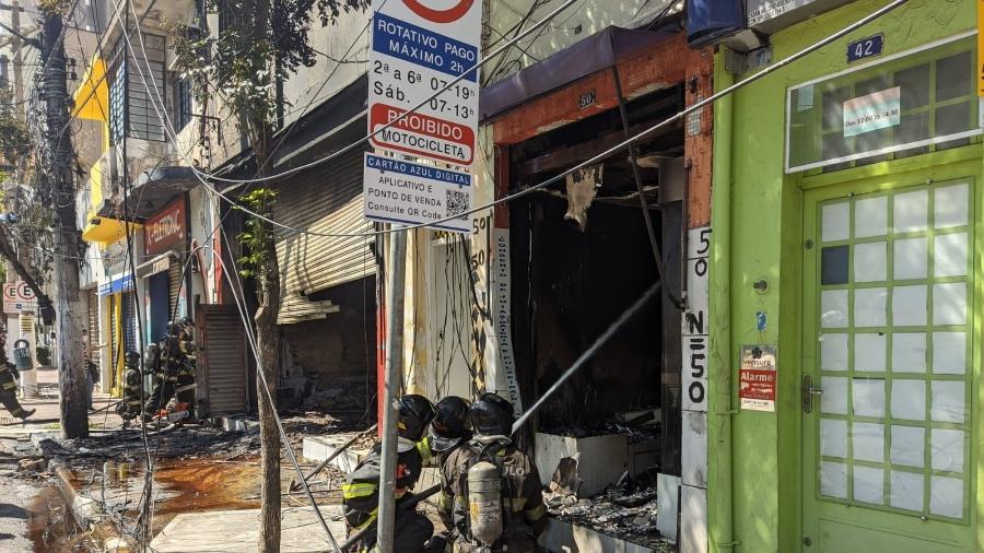 Bombeiros combatem incêndio em prédio na zona sul de São Paulo - Reprodução/Twitter/BombeirosPMESP