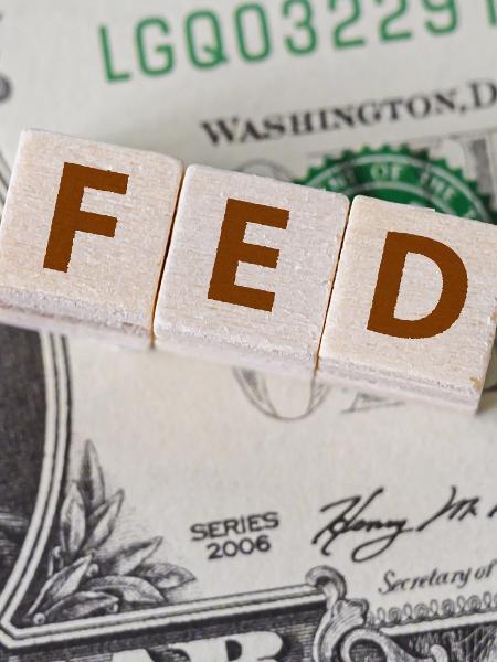 Nos EUA, predomina expectativa de manutenção da taxa pelo Fed (Federal Reserve), banco central do país, na faixa entre 3,50% e 3,75% ao ano