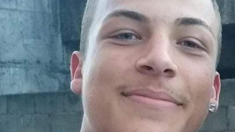 Rosnei Marcelo Grotewold, de 18 anos, tinha sobrevivido ao massacre na escola Raul Brasil - Arquivo familiar